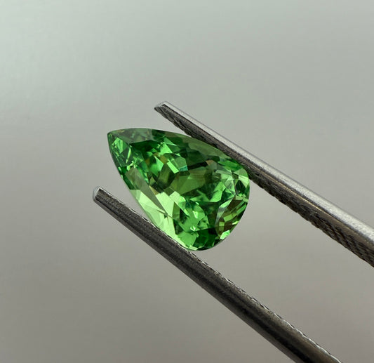 PG-254-25-4 Tsavorite 5.8 x 8.7 MM Pear 1.73cts