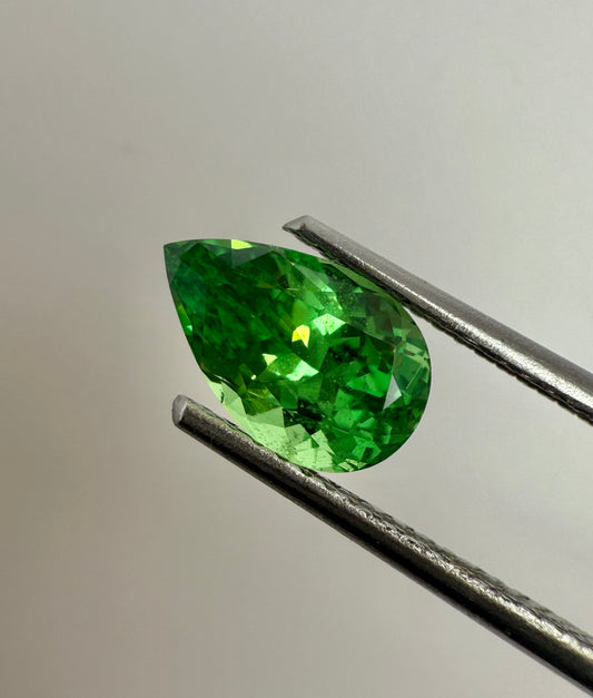 PG-282-12-3 Tsavorite 5.6 x 8.8 MM Pear 1.56cts