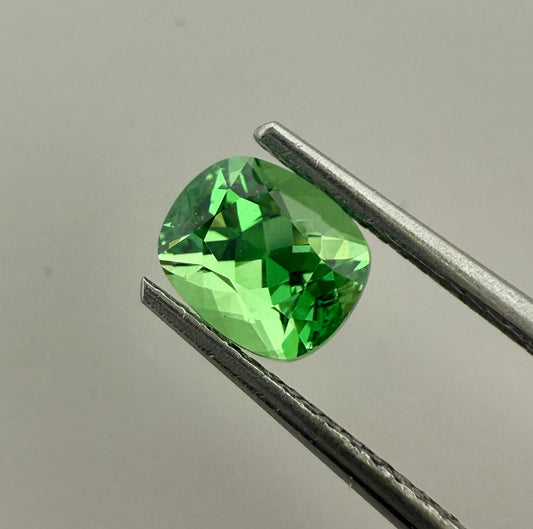 PG-T102-6 Tsavorite 5.4 x 6.5 MM Cushion 1.3cts