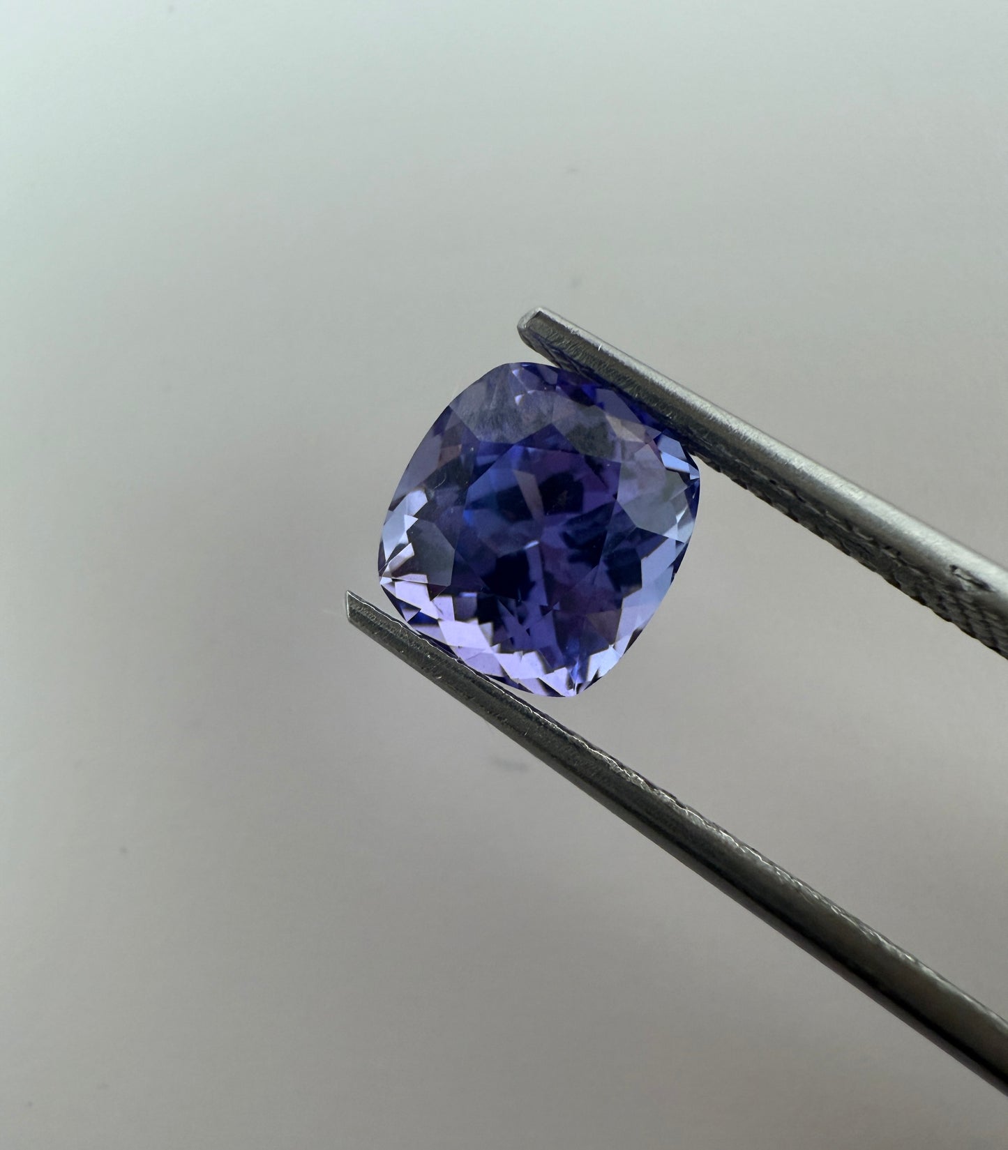 PG-172-43-1 Tanzanite 7.2 x 7.7 MM Cushion 2.24cts
