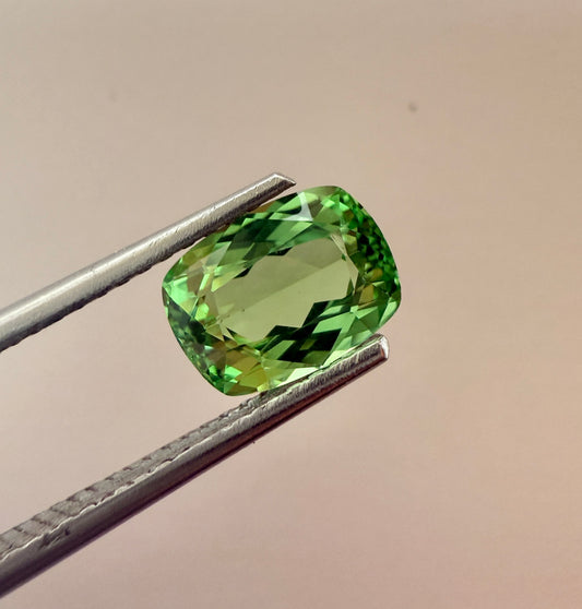 PG-190-8-1 Tsavorite 5.6 x 7.5 MM Cushion 1.27cts