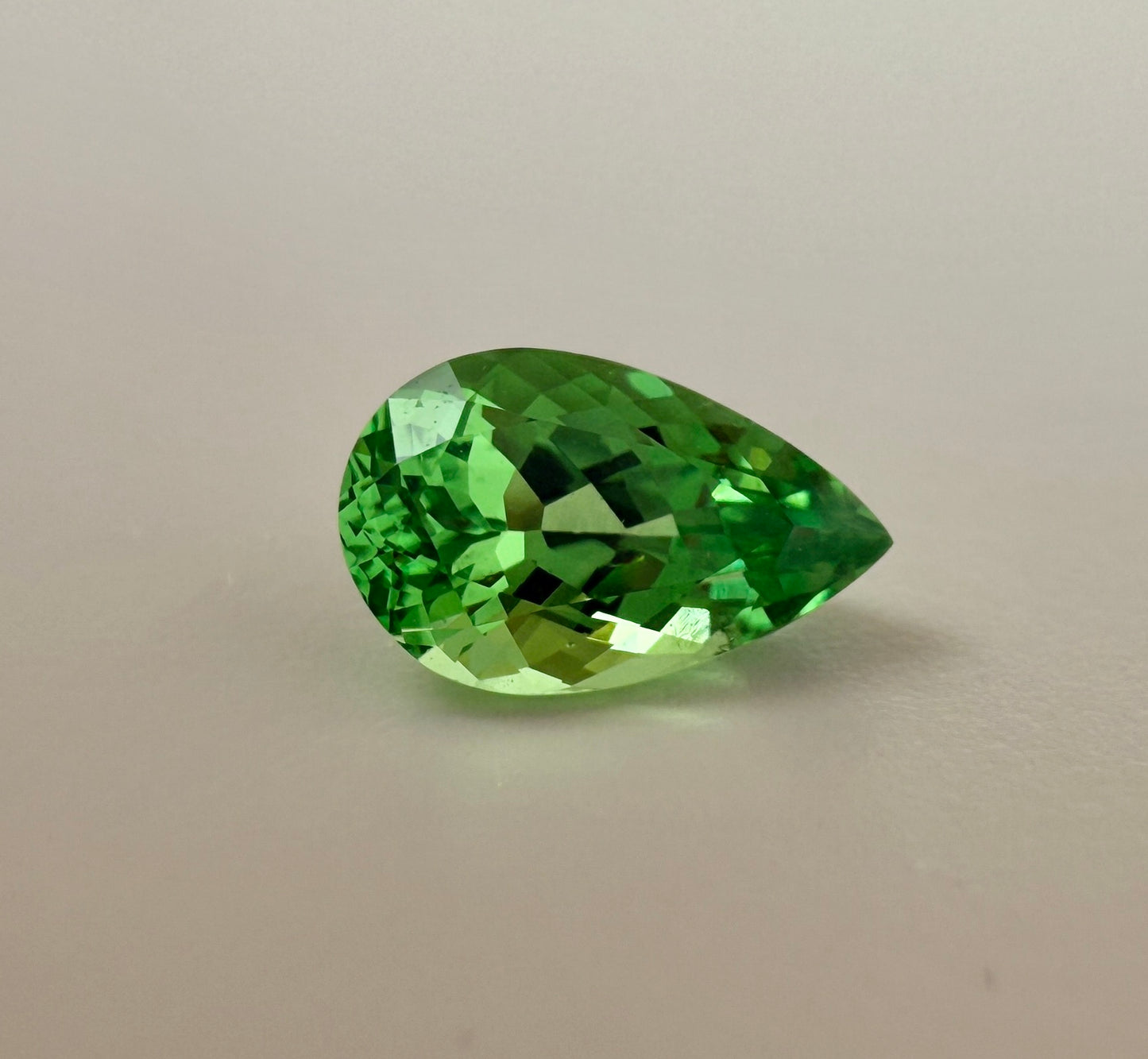PG-200-5-2 Tsavorite 4.9 x 7.8 MM Pear 1.04cts