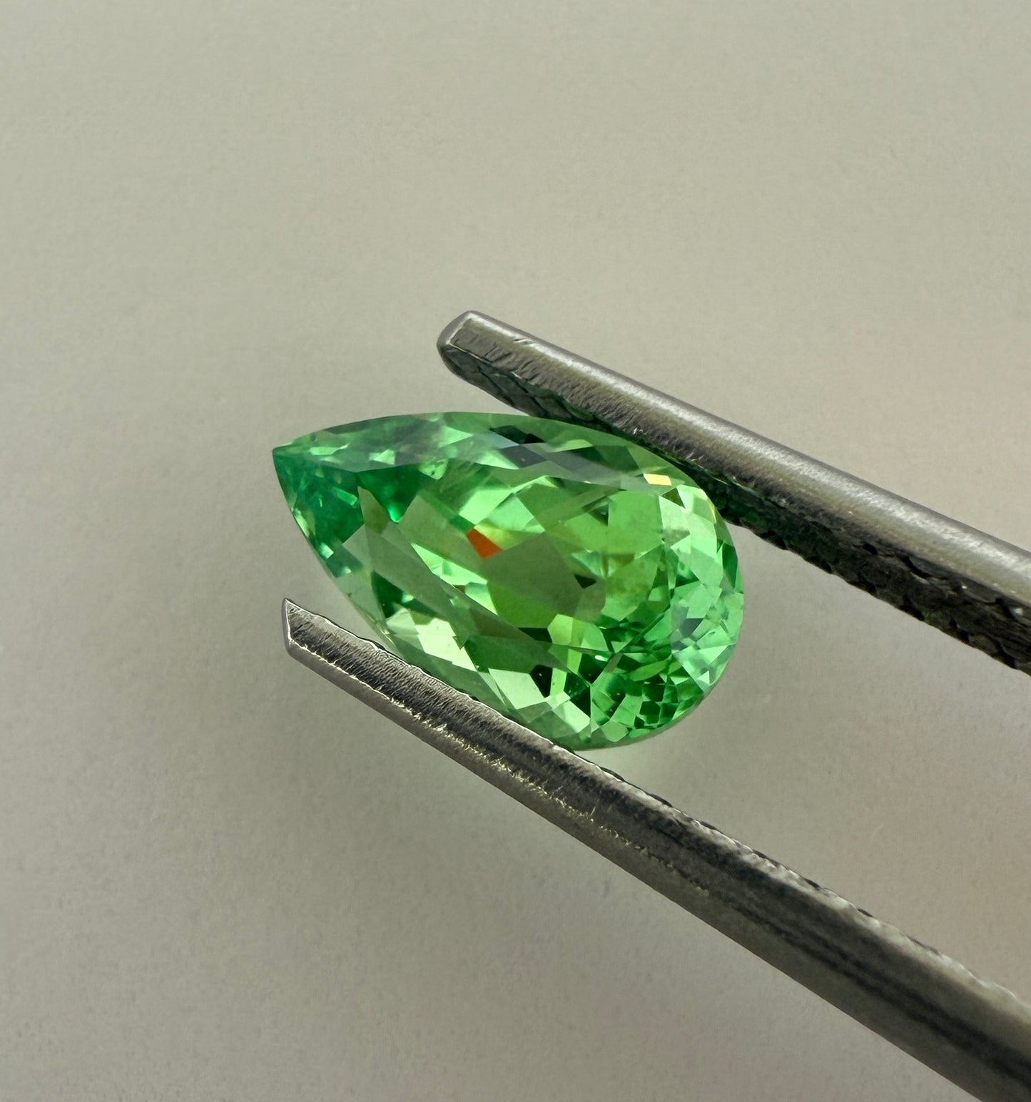 PG-200-5-2 Tsavorite 4.9 x 7.8 MM Pear 1.04cts
