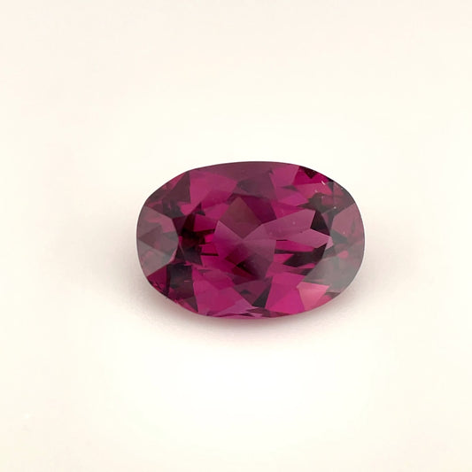 PG-243-277-MU Mozambique Rhodolite Garnet 7.1 x 10.3 MM Oval
