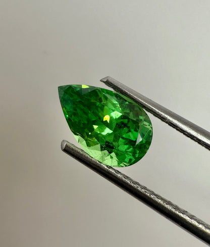 PG-282-12-3 Tsavorite 5.6 x 8.8 MM Pear 1.56cts