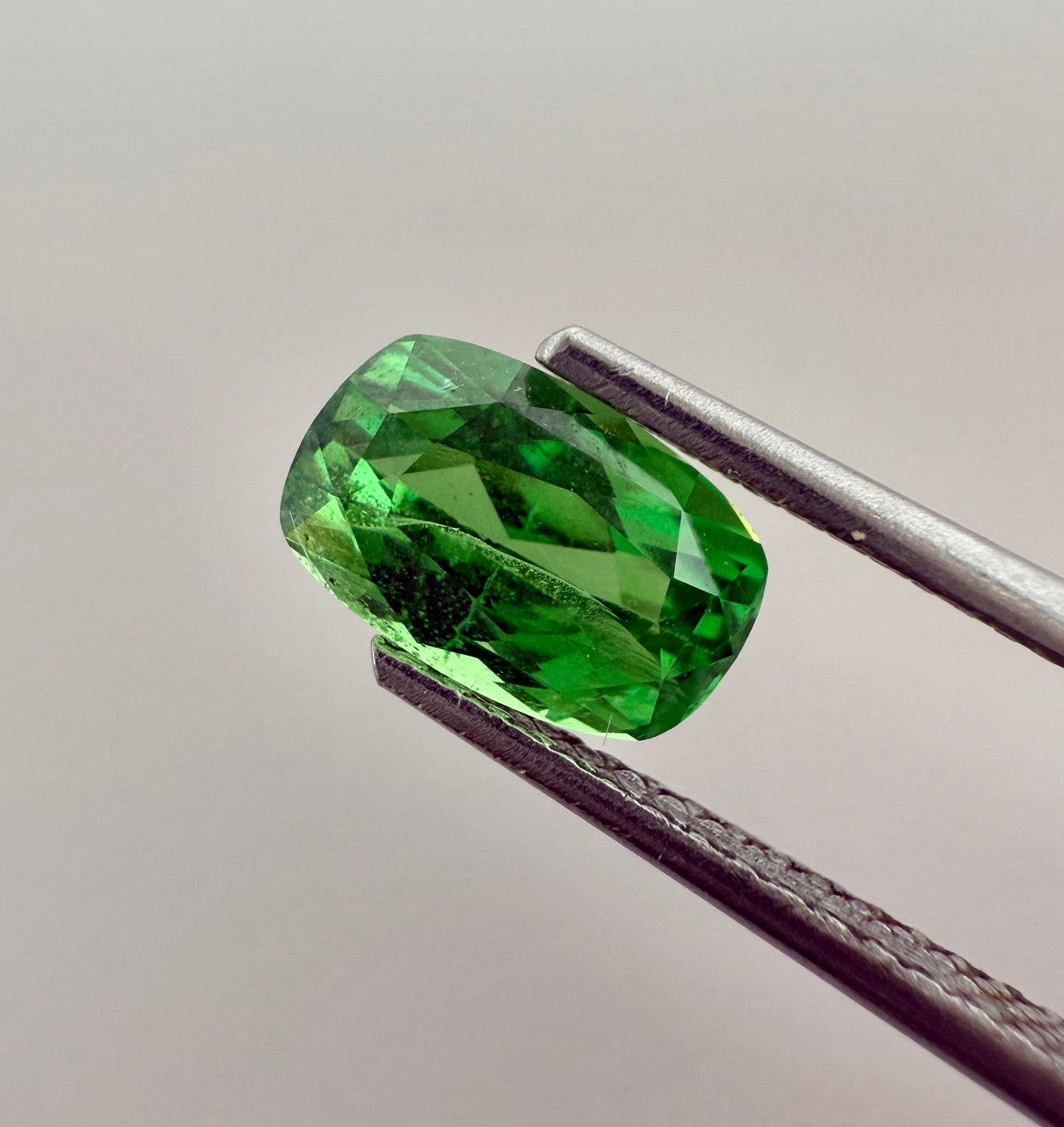PG-292-18-3 Tsavorite 4.9 x 7.6 MM Cushion 1.23cts