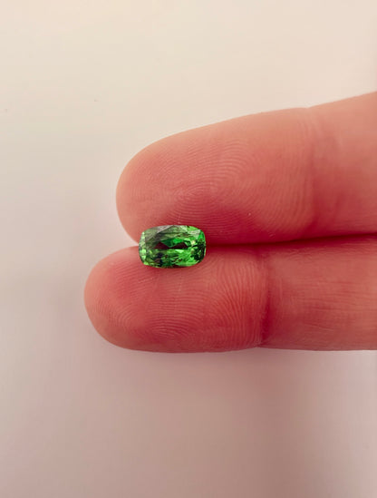 PG-292-18-3 Tsavorite 4.9 x 7.6 MM Cushion 1.23cts