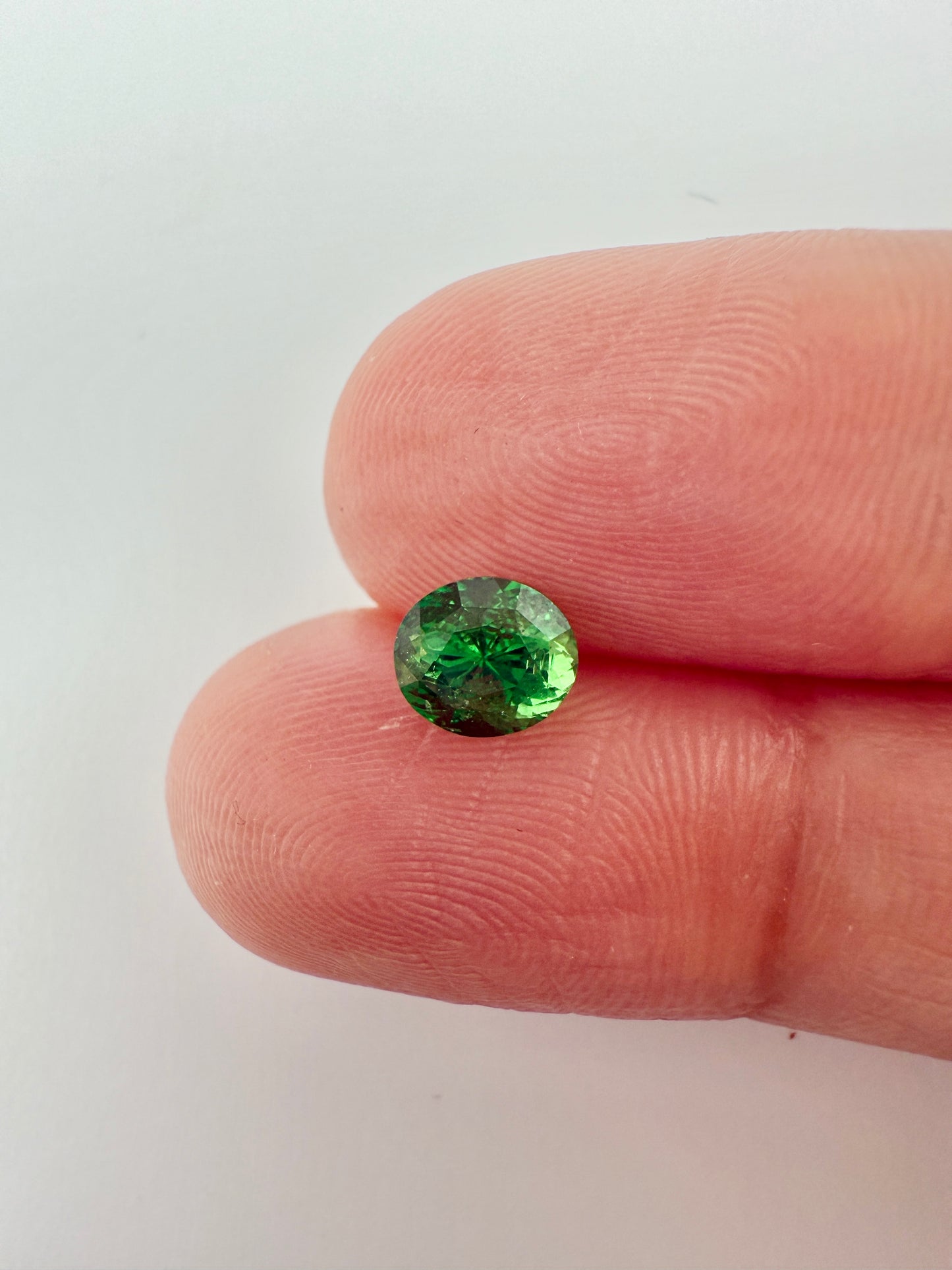 PG-292-6-2 Tsavorite 5.2 x 6 MM Oval 1.03cts
