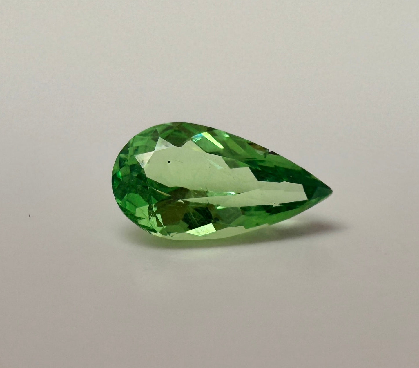 PG-297-40-1 Tsavorite 4.5 x 8.4 MM Pear 1.01cts