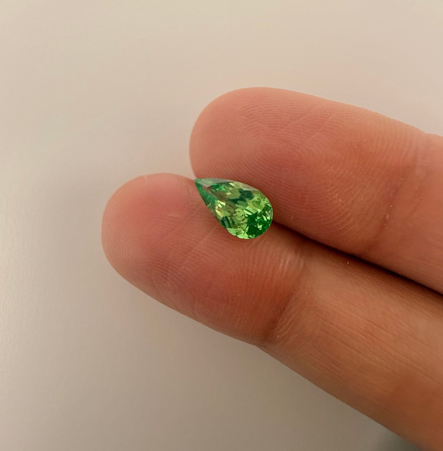 PG-297-40-1 Tsavorite 4.5 x 8.4 MM Pear 1.01cts