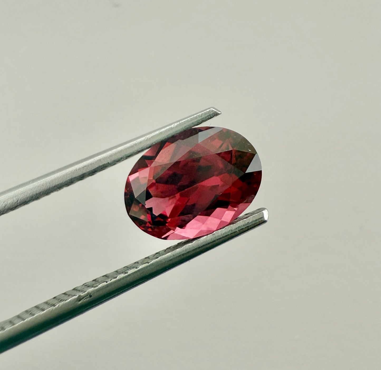 PG-301-27-1 Mahenge Spinel 6.4 x 9 MM Oval 1.92cts