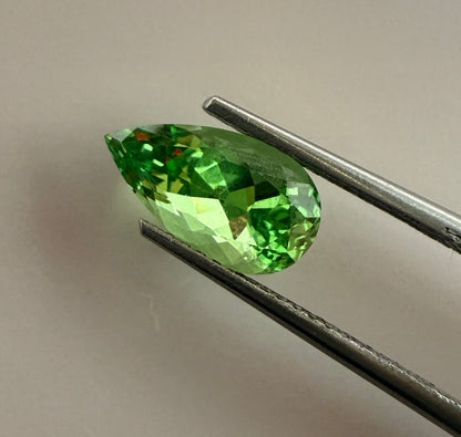 PG-302-110-1 Tsavorite 5.9 x 10.4 MM Pear 2.06cts
