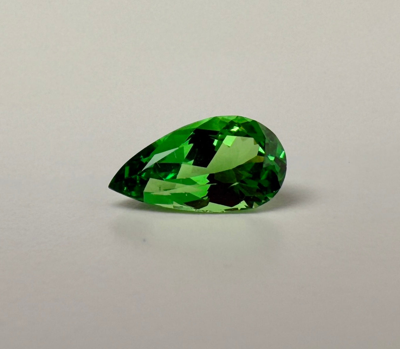 PG-302-64-1 Tsavorite 5.1 x 9.1 MM Pear 1.04cts