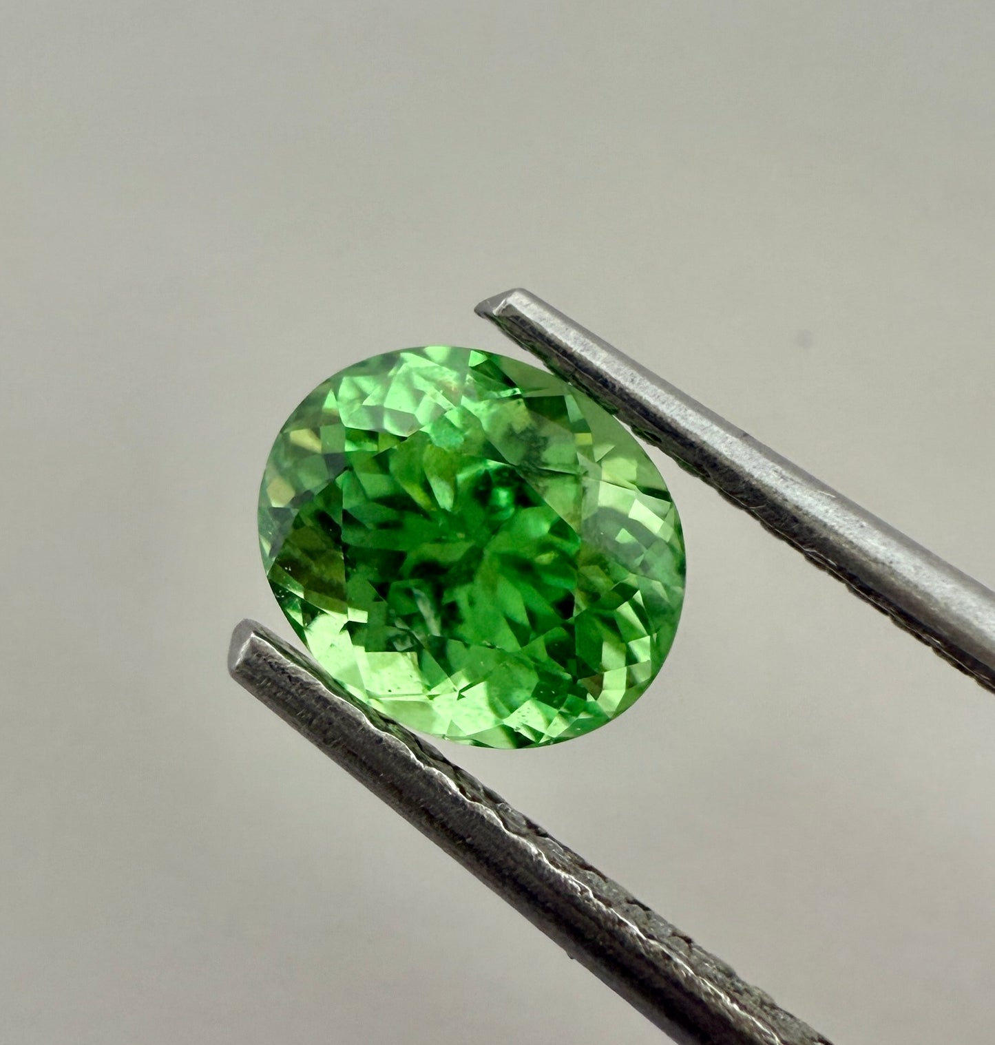 PG-302-74-1 Tsavorite 5.6 x 6.6 MM Oval 1.14cts