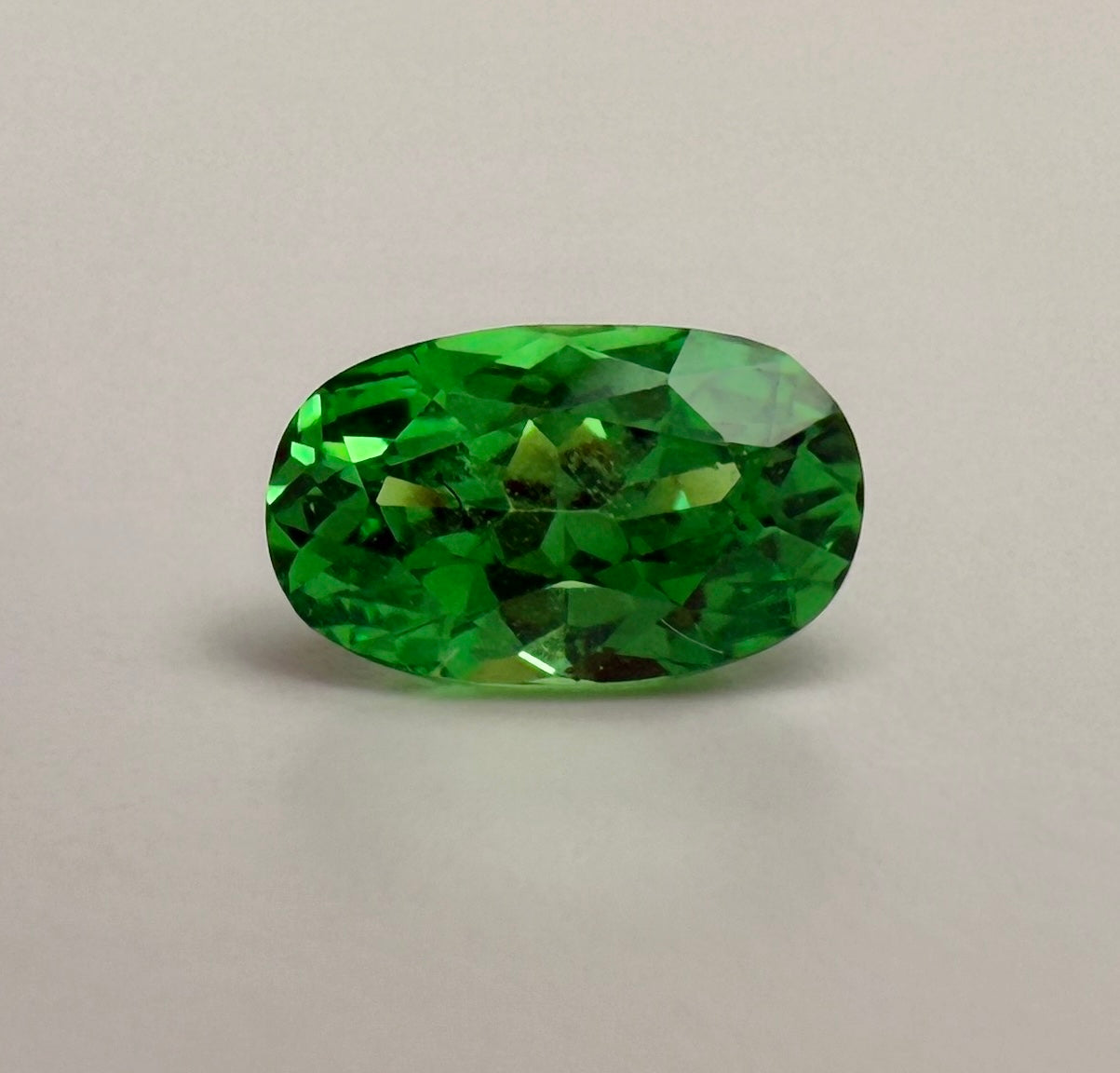 PG-307-66 Tsavorite 4.9 x 8.1 MM Oval 1.26cts