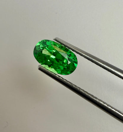 PG-307-66 Tsavorite 4.9 x 8.1 MM Oval 1.26cts