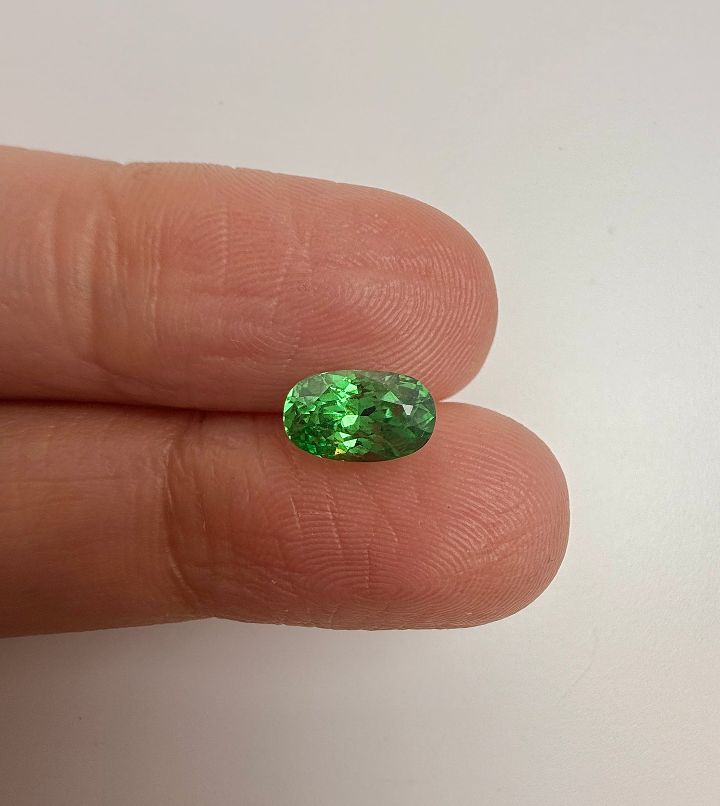 PG-307-66 Tsavorite 4.9 x 8.1 MM Oval 1.26cts