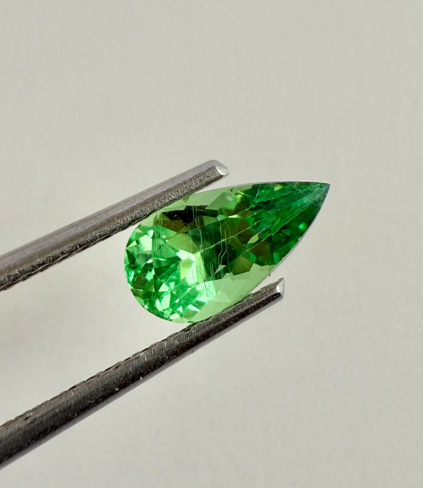 PG-310-70-1 Tsavorite 4.4 x 8.4 MM Pear 1.05cts