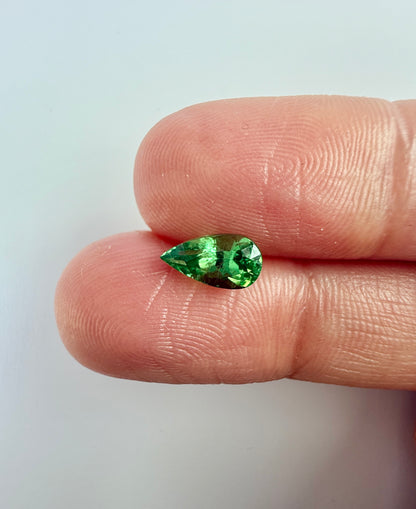 PG-310-70-1 Tsavorite 4.4 x 8.4 MM Pear 1.05cts