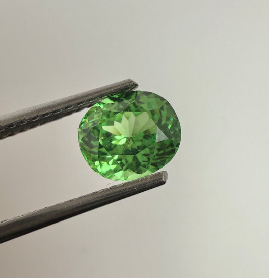 PG-311-68-1 Tsavorite 5.6 x 6.6 MM Oval 1.21cts