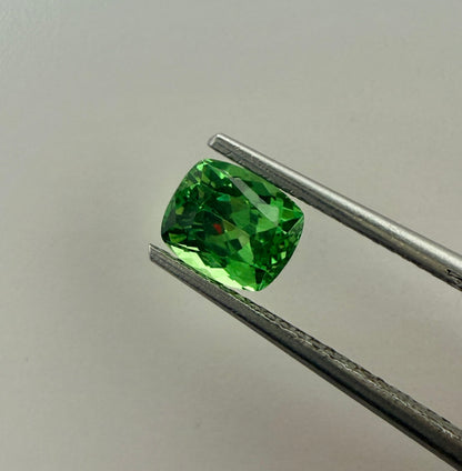 PG-312-61-1 Tsavorite 5.1 x 6.1 MM Cushion 1.06cts