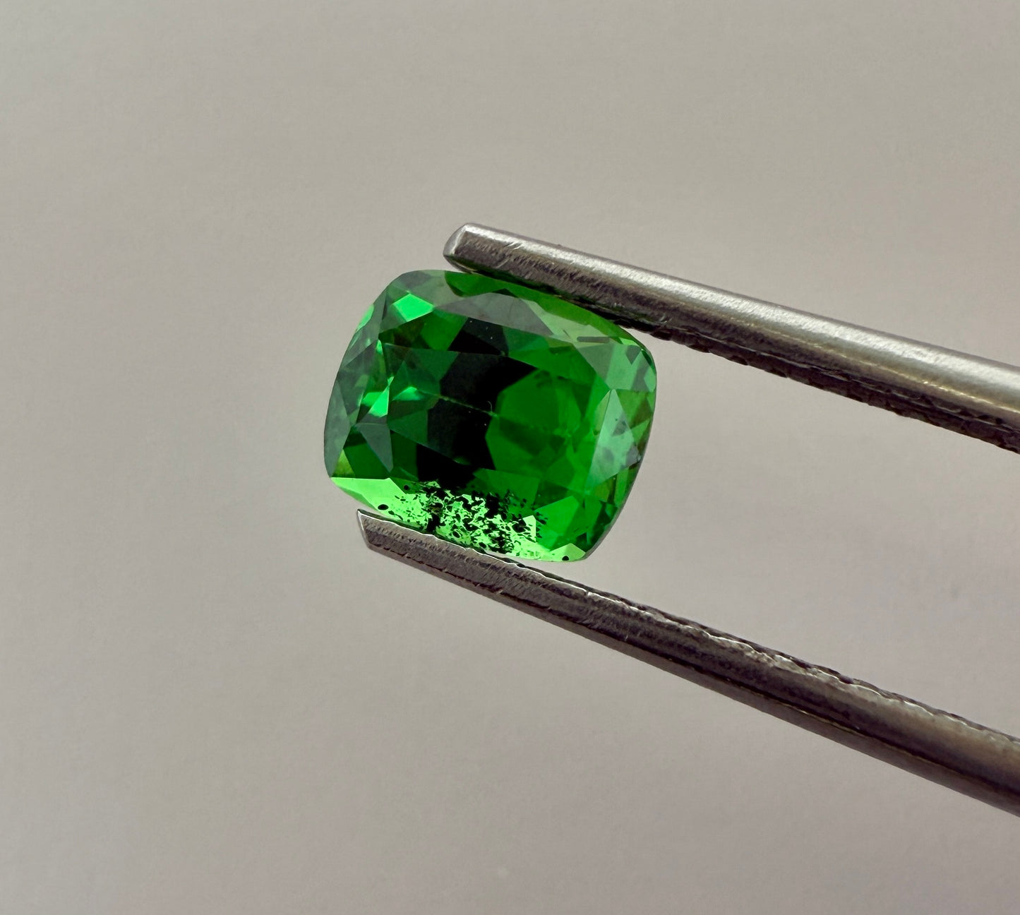 PG-313-26-1 Tsavorite 6.2 x 7.3 MM Cushion 2.02cts