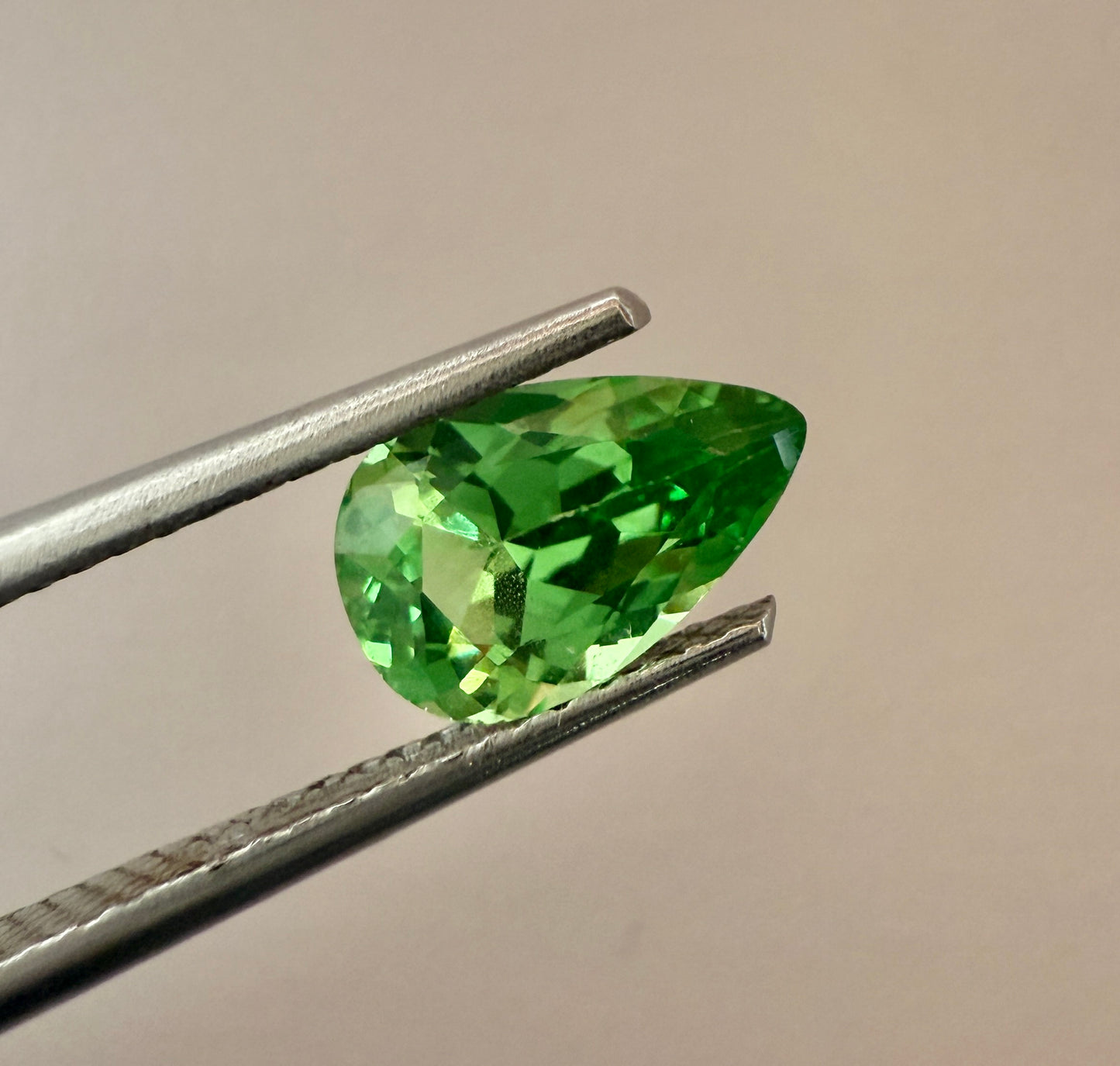 PG-313-30-1 Tsavorite 5.5 x 8.5 MM Pear 1.13cts