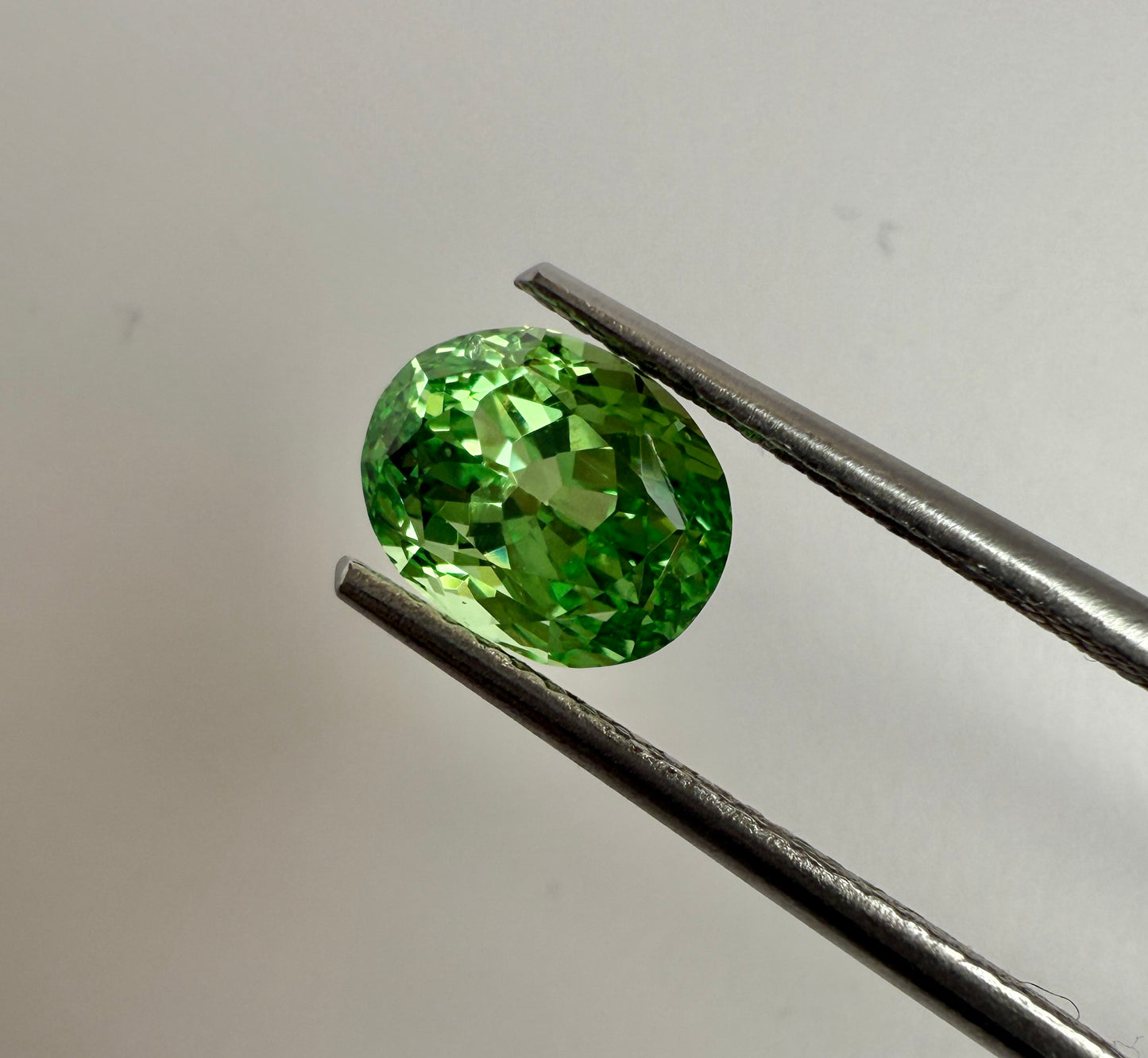 PG-318-2-17 Tsavorite 6.1 x 7.6 MM Oval 2.02cts