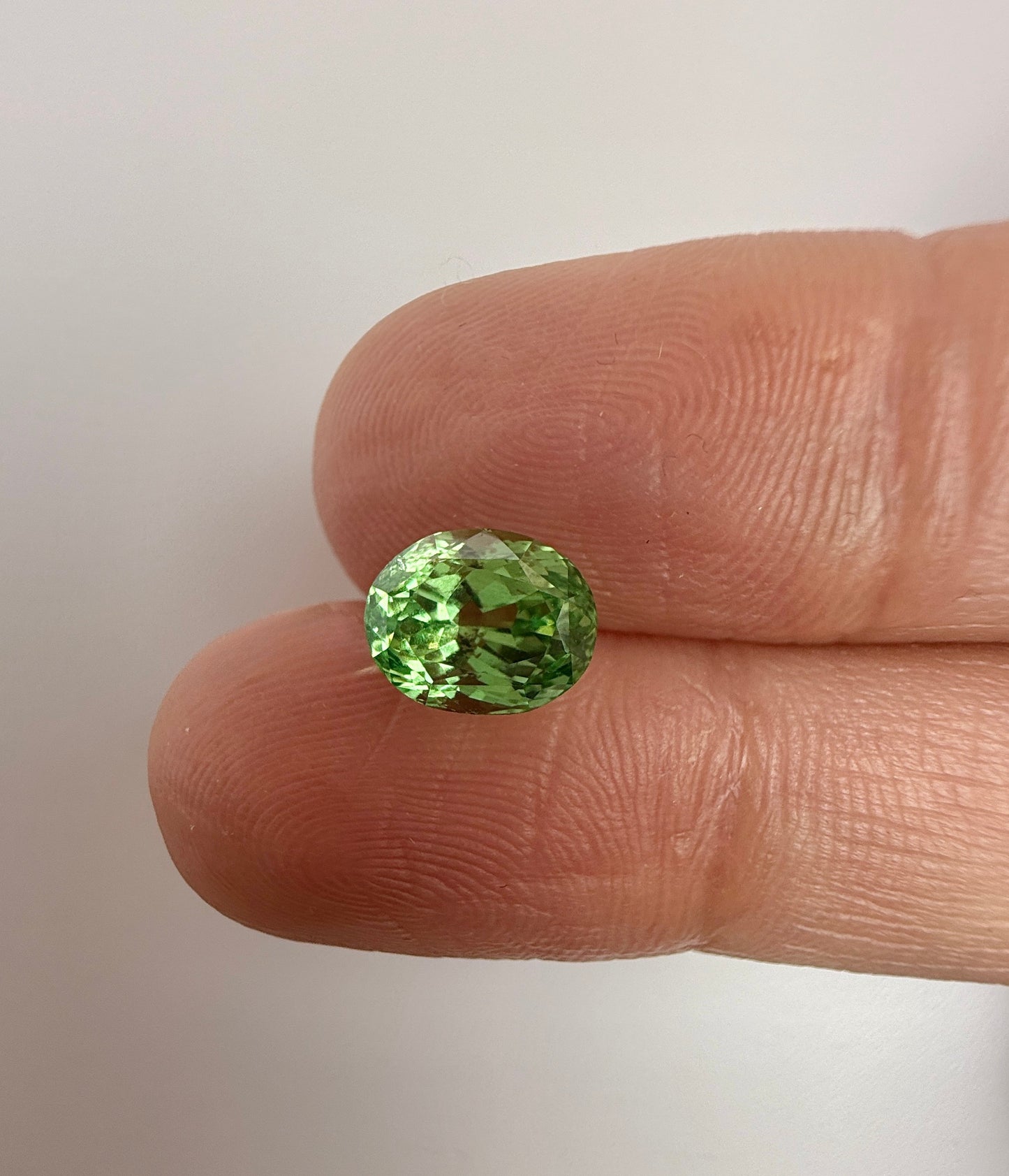 PG-318-2-17 Tsavorite 6.1 x 7.6 MM Oval 2.02cts