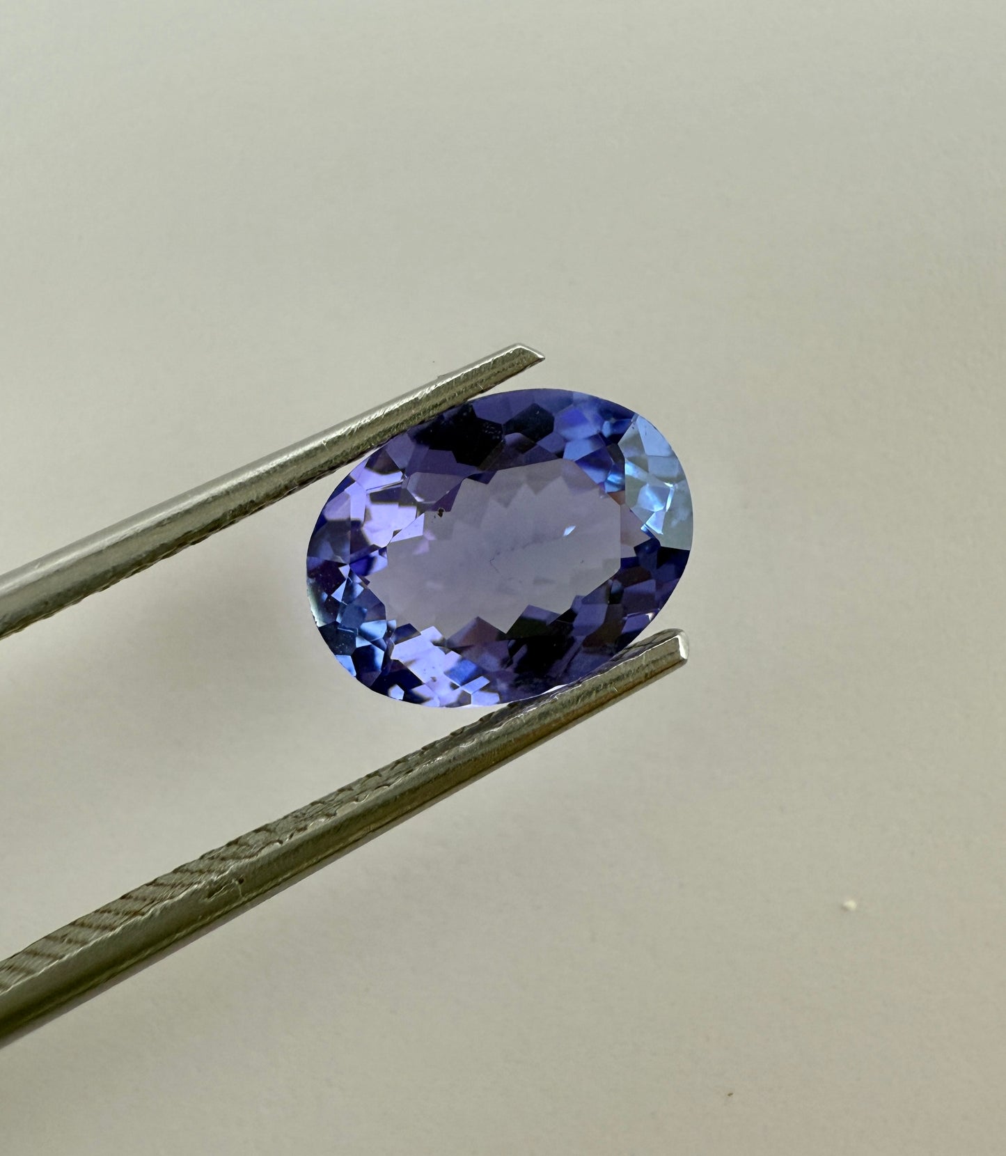 PG-86-55-2 Tanzanite 7.2 x 9.6 MM Oval 2.0cts