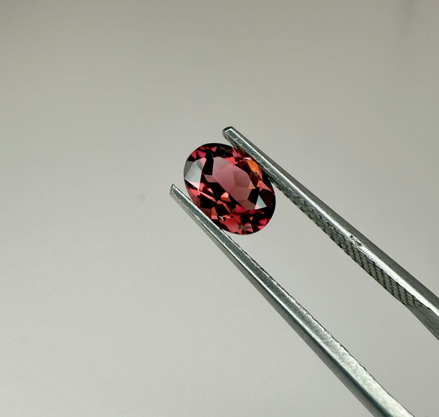 PG-E-37-MJ Tourmaline 5.5 x 7.5 MM Oval 1.02cts
