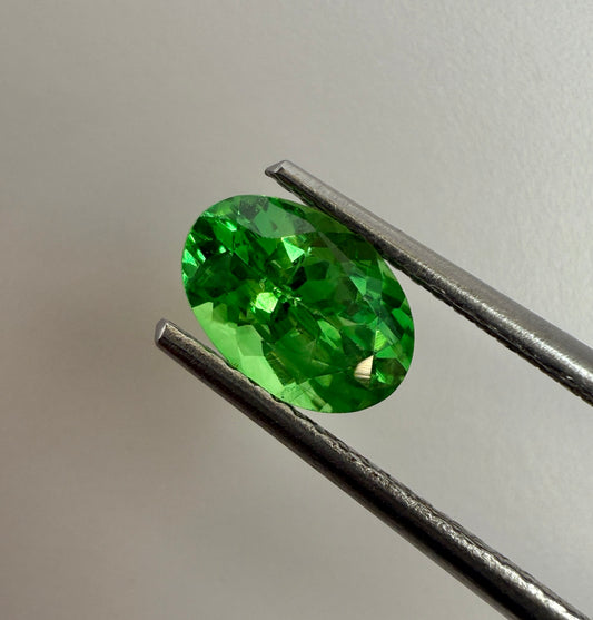 PG-PM1-28 Tsavorite 5.4 x 7.6 MM Oval 1.11cts