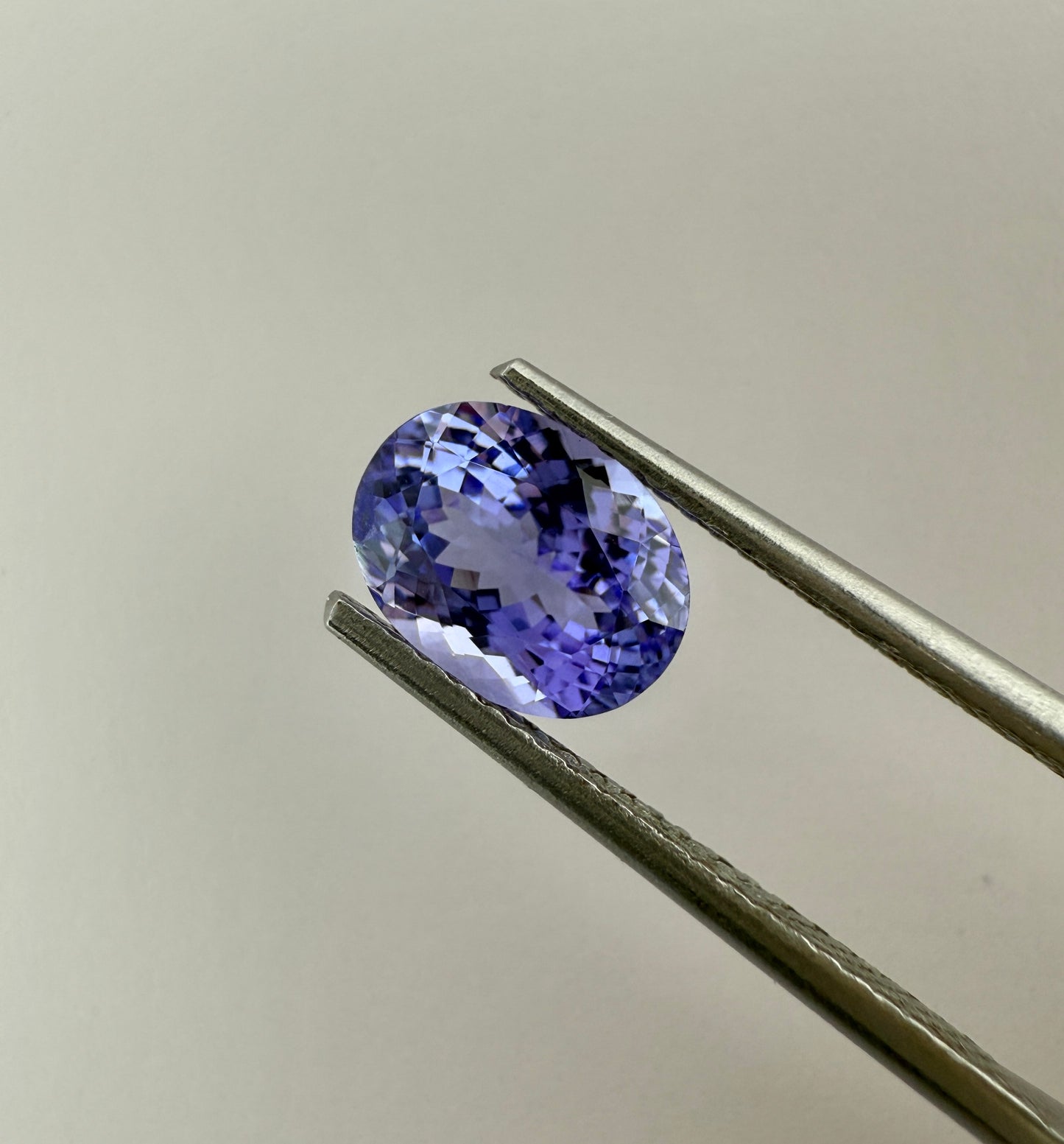 PG-R-20-18 Tanzanite 6.0 x 8.0 MM Oval 1.55cts