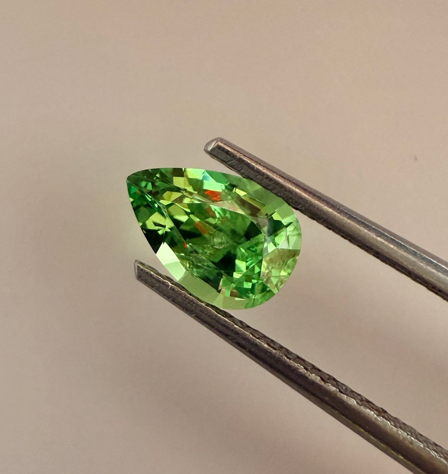 PG-T1004-5 Tsavorite 5.2 x 7.7 MM Pear 1.02cts