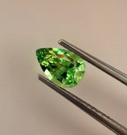 PG-T1004-5 Tsavorite 5.2 x 7.7 MM Pear 1.02cts