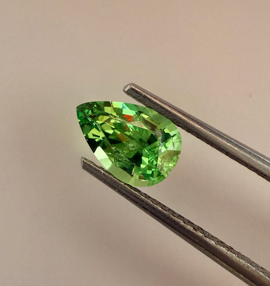 PG-T1004-5 Tsavorite 5.2 x 7.7 MM Pear 1.02cts