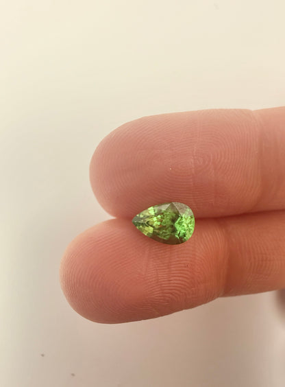 PG-T1004-5 Tsavorite 5.2 x 7.7 MM Pear 1.02cts