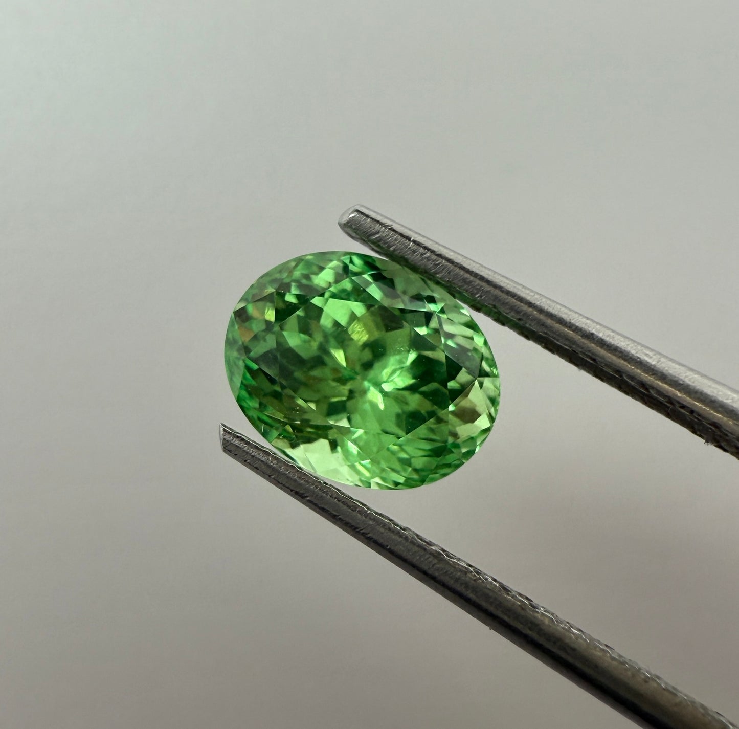 PG-T102-25 Tsavorite 6.3 x 7.9 MM Oval 2.07cts
