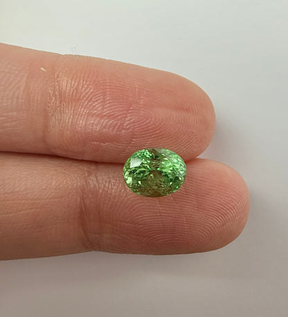 PG-T102-25 Tsavorite 6.3 x 7.9 MM Oval 2.07cts