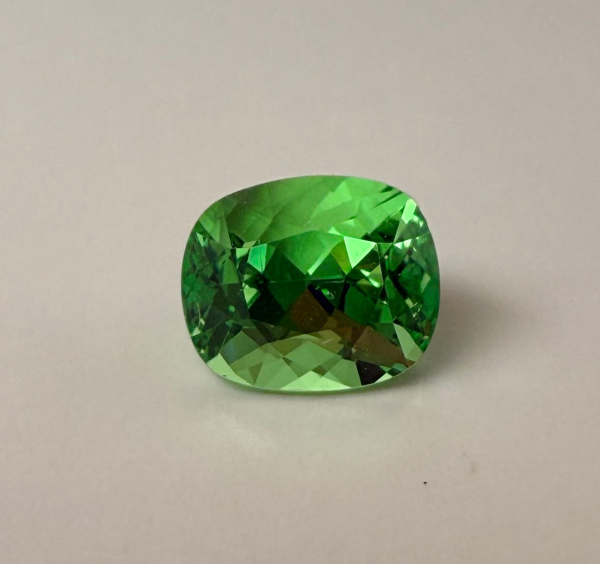 PG-T102-6 Tsavorite 5.4 x 6.5 MM Cushion 1.3cts