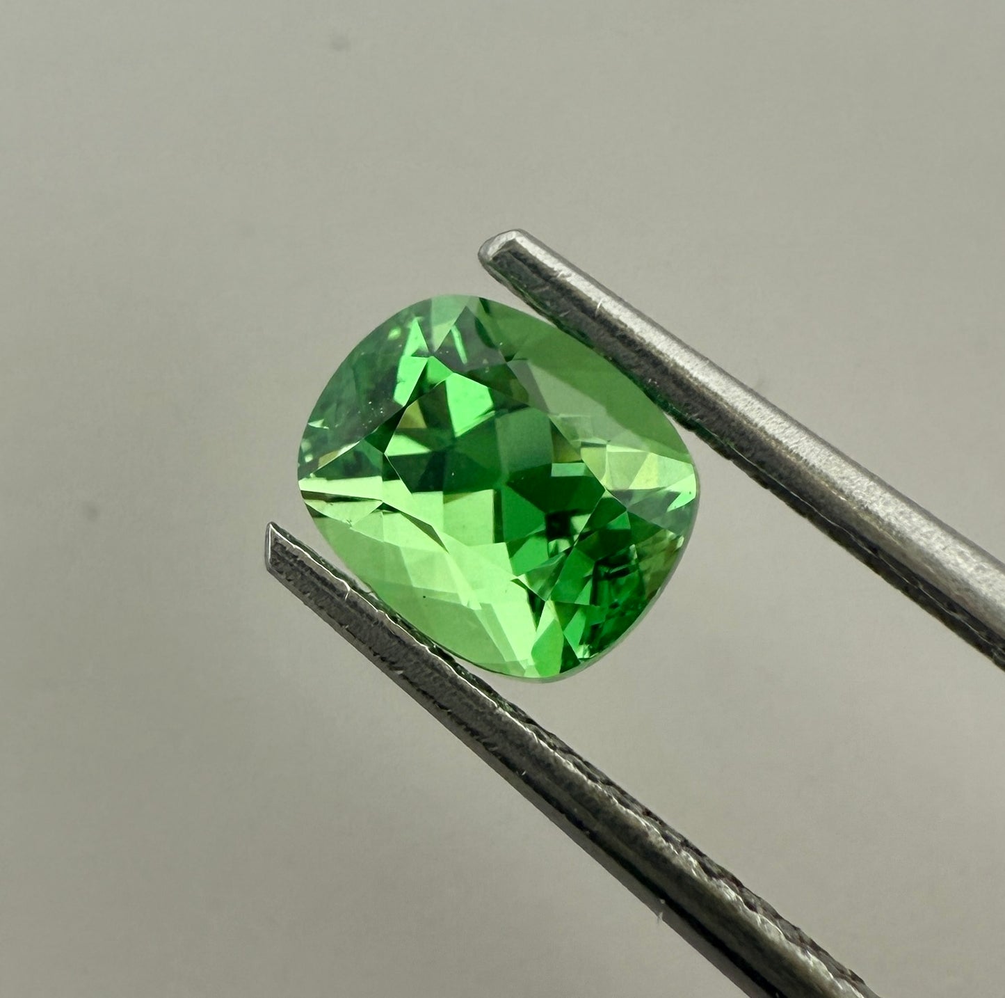 PG-T102-6 Tsavorite 5.4 x 6.5 MM Cushion 1.3cts