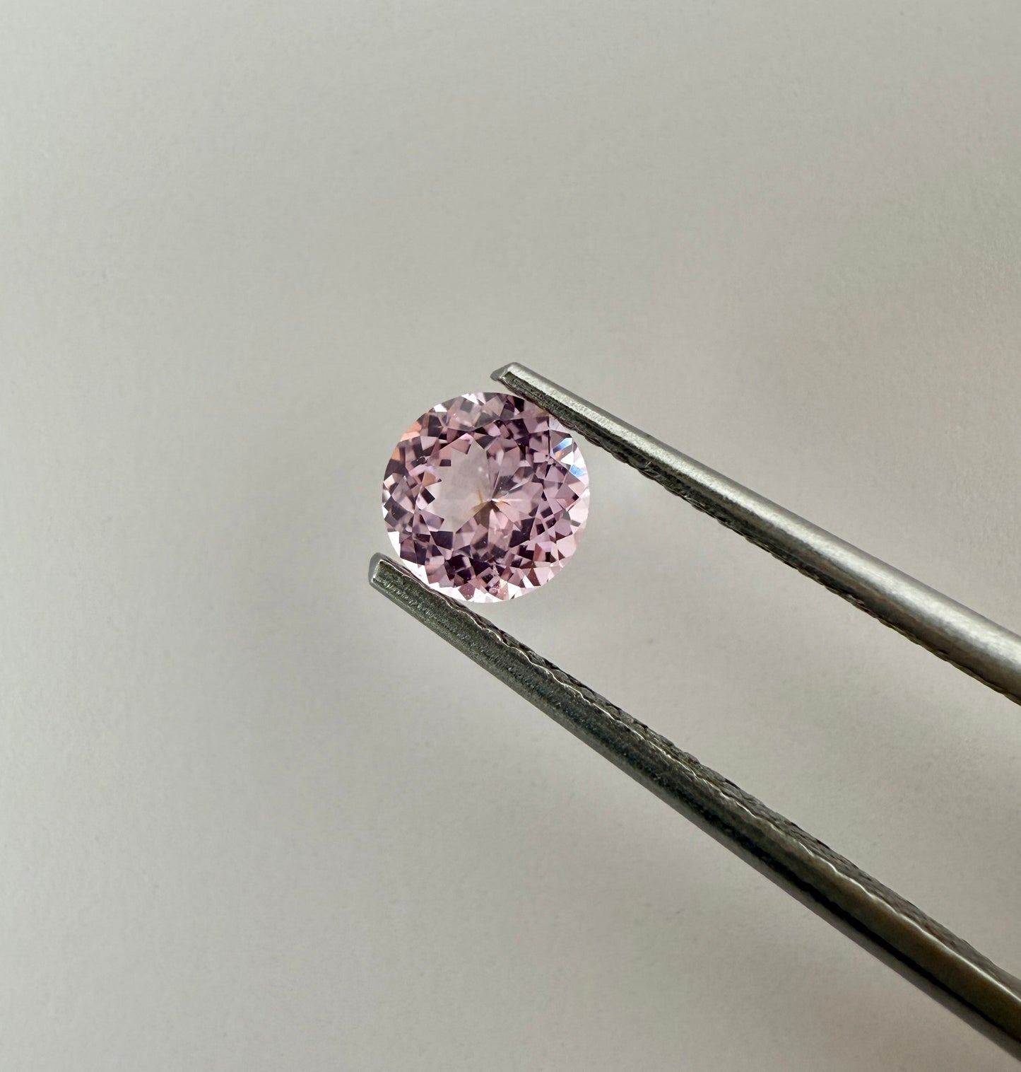 PG-XX-423 Mahenge Spinel 5.3 MM Round 0.61cts