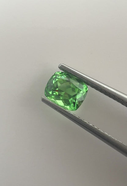 PG-312-61-1 Tsavorite 5.1 x 6.1 MM Cushion 1.06cts