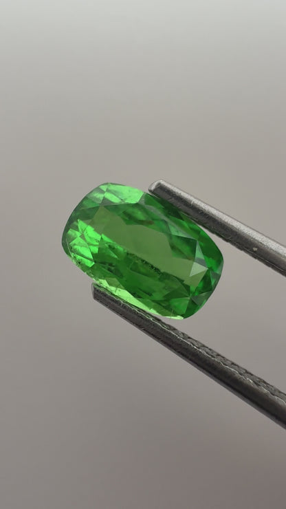 PG-292-18-3 Tsavorite 4.9 x 7.6 MM Cushion 1.23cts