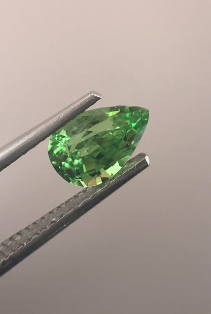 PG-T1004-5 Tsavorite 5.2 x 7.7 MM Pear 1.02cts