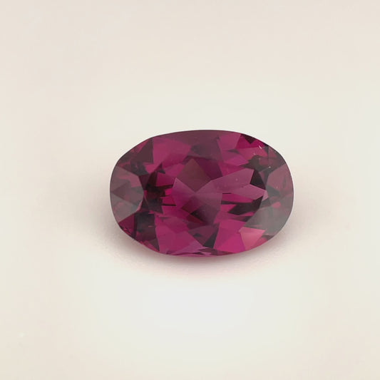 PG-243-277-MU Mozambique Rhodolite Garnet 7.1 x 10.3 MM Oval