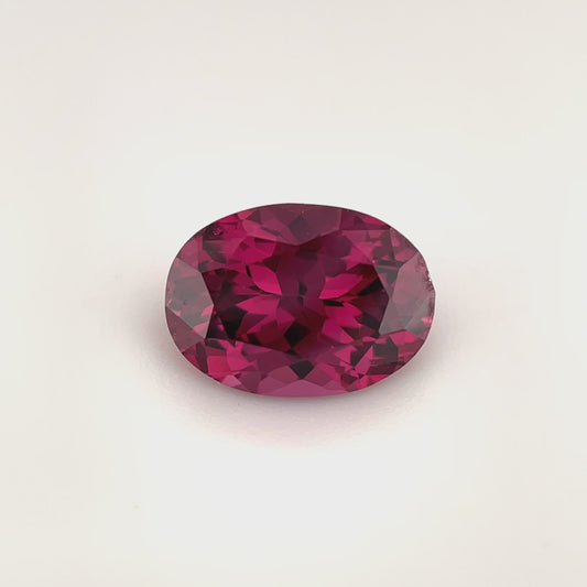 PG-101-54-MW Rhodolite Garnet 6.9 x 9.5 MM Oval