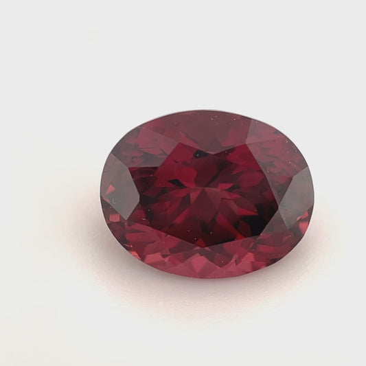 PG-33-30-12 Rhodolite Garnet 7.6 x9.5 MM Oval