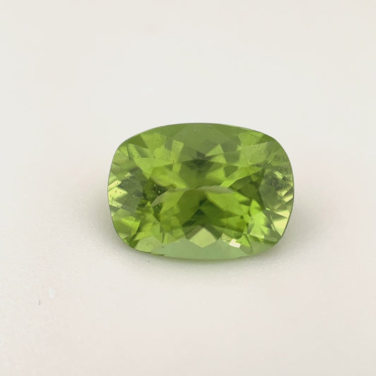 PG-LG5-44-VO Peridot 7.6 x 10.4 MM Cushion 3.14cts