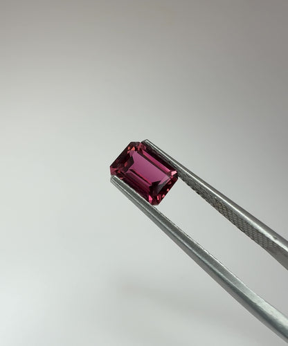 PG-I525-TR-30-EE Tourmaline 5.2 x 7.2 MM Emerald 1.12cts